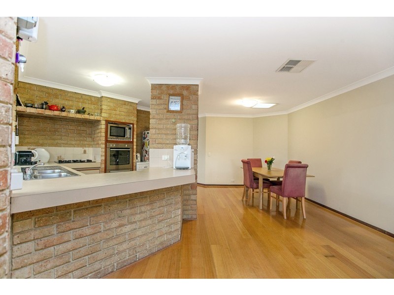8 Bottlebrush Drive, Thornlie WA 6108