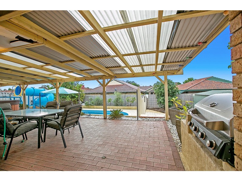 8 Bottlebrush Drive, Thornlie WA 6108