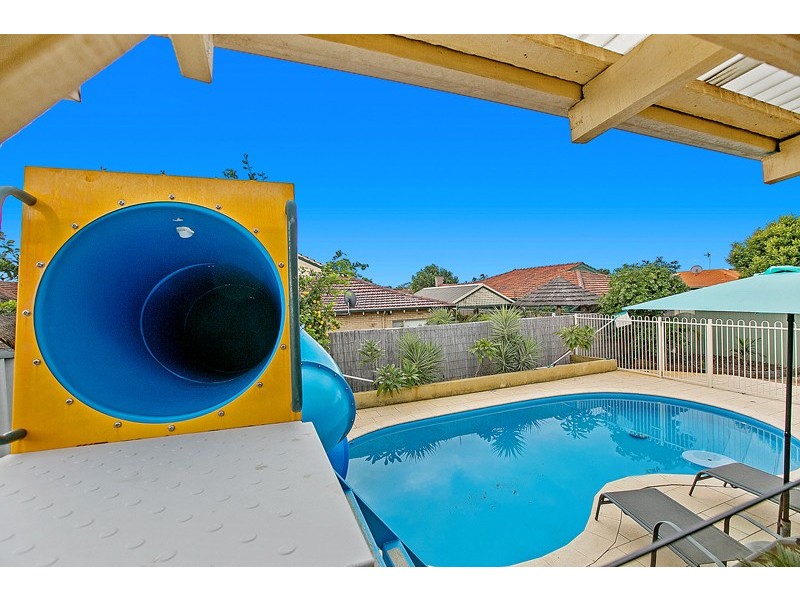 8 Bottlebrush Drive, Thornlie WA 6108