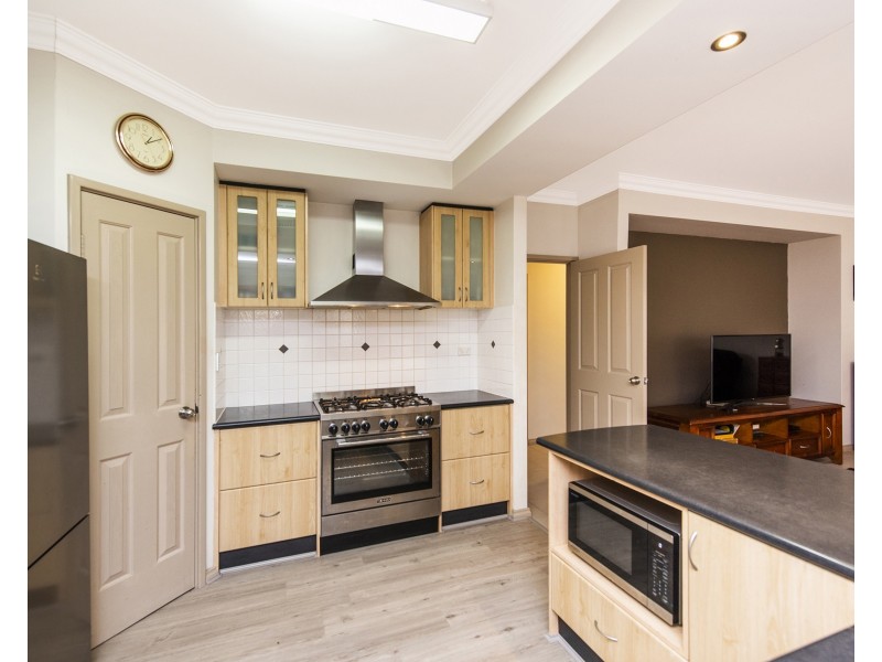 79b Redwood Crescent, Melville WA 6156