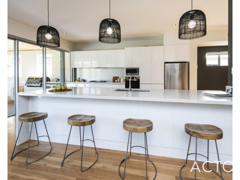 14B Perkins Road, Melville WA 6156