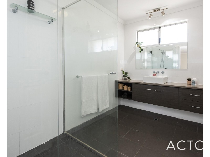 14B Perkins Road, Melville WA 6156