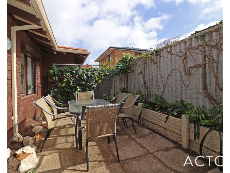 2/33 Park Street, Como WA 6152