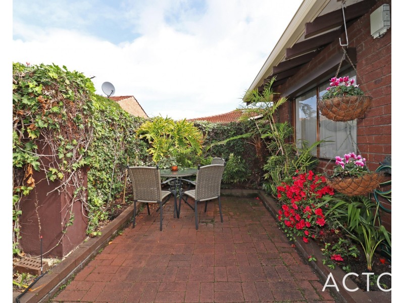 2/33 Park Street, Como WA 6152