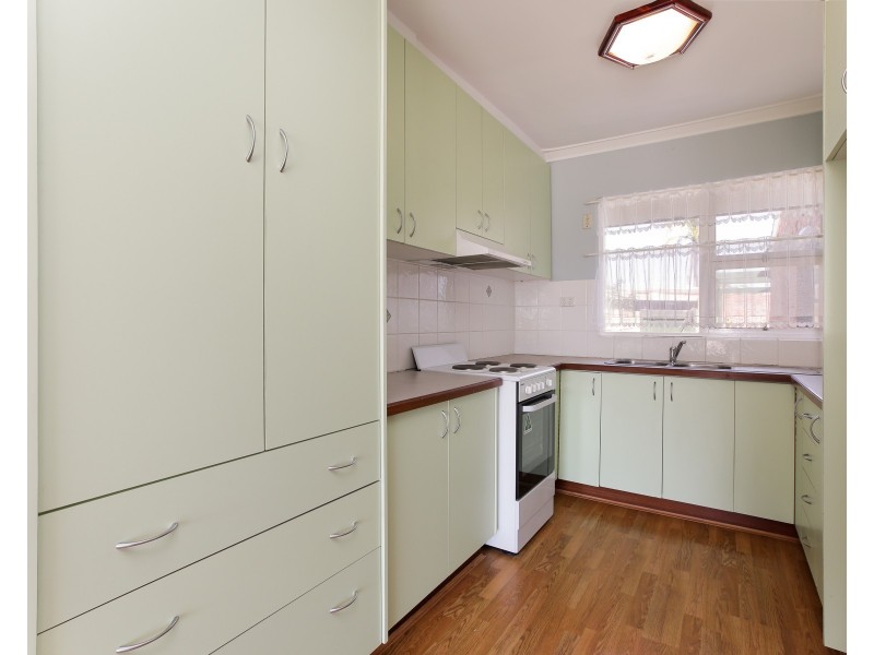 7B Renton Street, Melville WA 6156