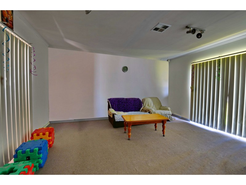 2 Caruso crescent, Brahma Lodge SA 5109
