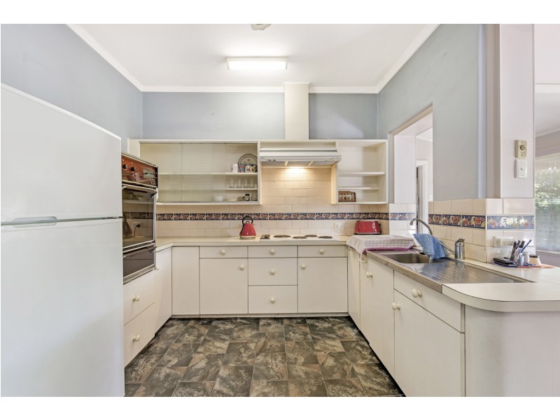 4 collins st, Enfield SA 5085