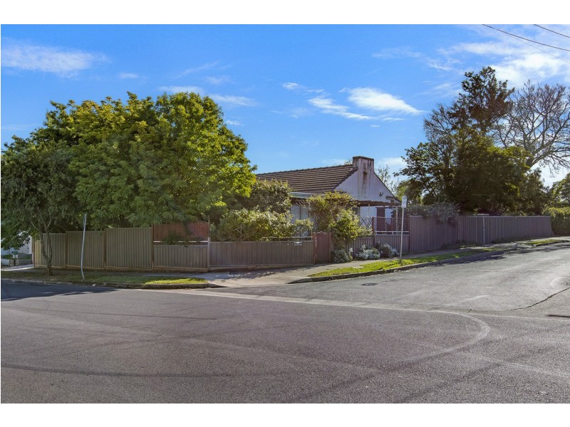 4 collins st, Enfield SA 5085