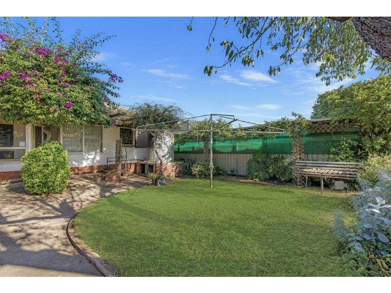 4 collins st, Enfield SA 5085