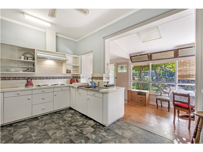 4 collins st, Enfield SA 5085