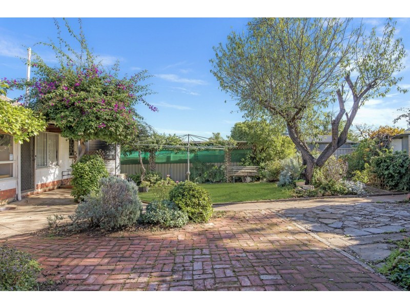 4 collins st, Enfield SA 5085