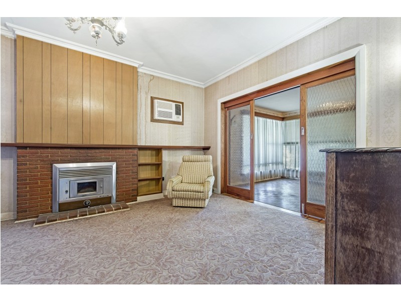 4 collins st, Enfield SA 5085