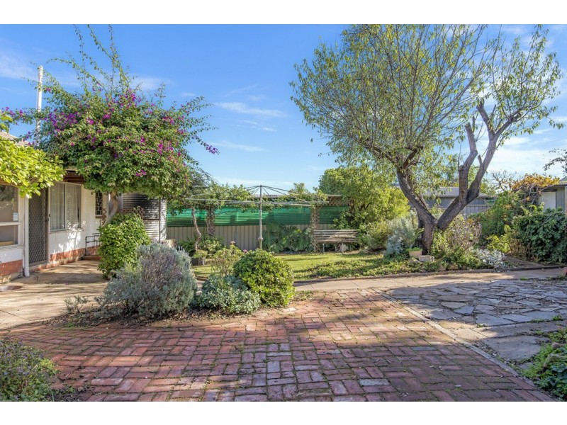 4 collins st, Enfield SA 5085