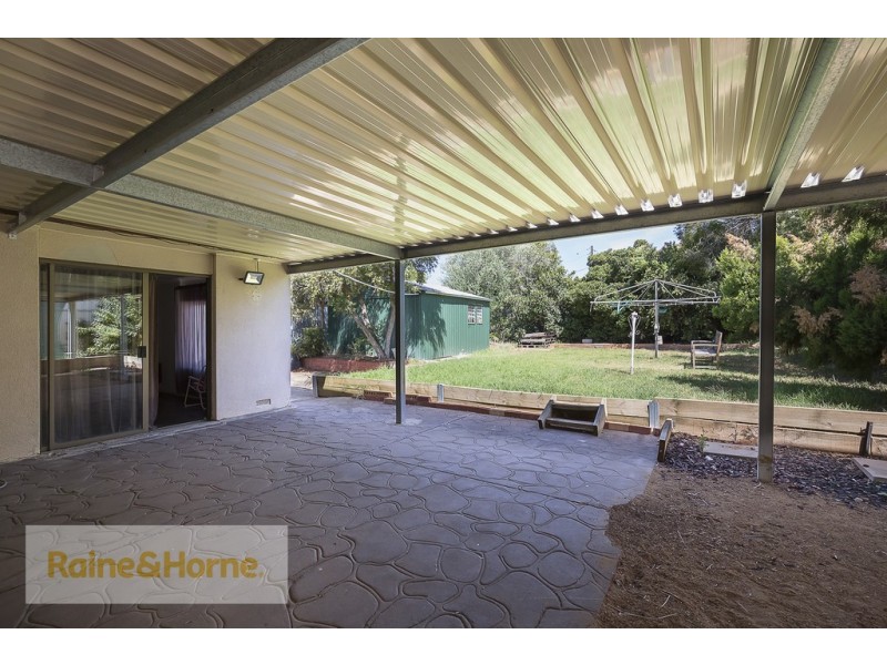 3 Carolan Cresent, Valley View SA 5093