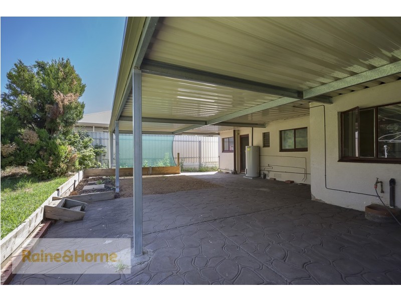 3 Carolan Cresent, Valley View SA 5093