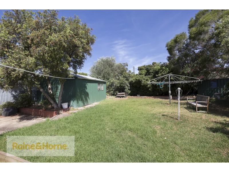 3 Carolan Cresent, Valley View SA 5093