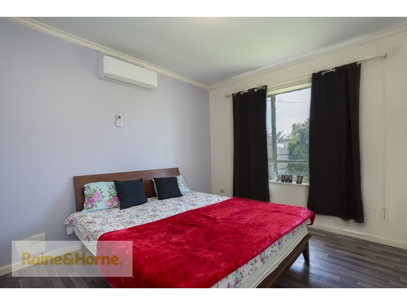 3 Carolan Cresent, Valley View SA 5093