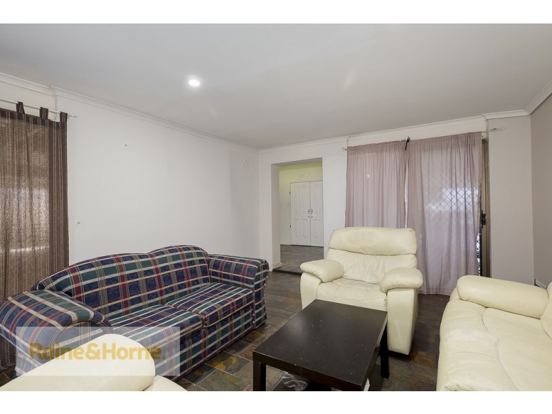 3 Carolan Cresent, Valley View SA 5093