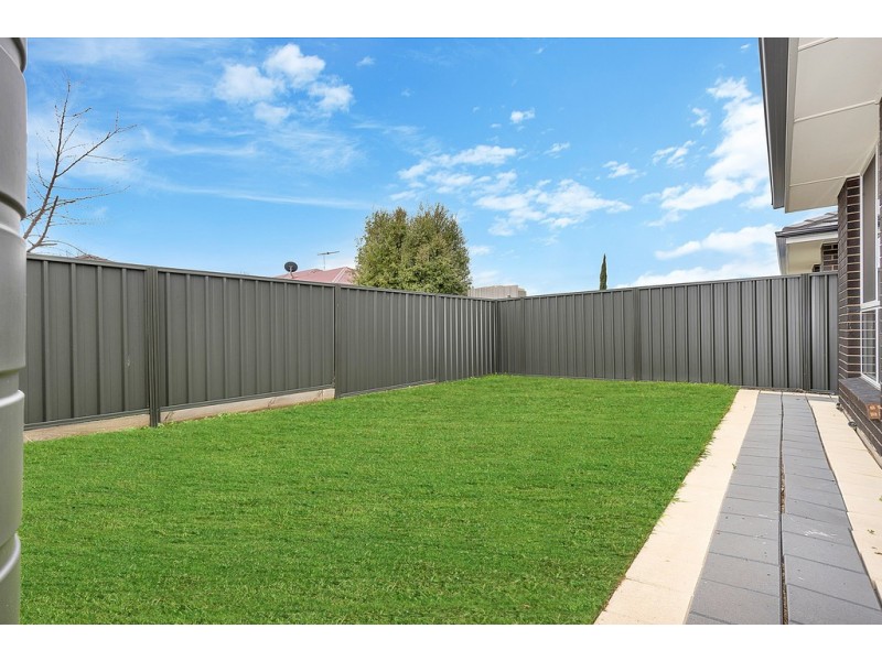 10 HOOD STREET, Hillcrest SA 5086