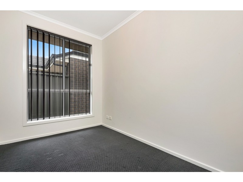 10 HOOD STREET, Hillcrest SA 5086