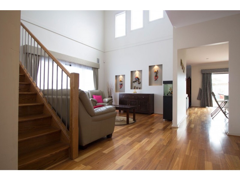 18 Dutton Avenue, Mawson Lakes SA 5095