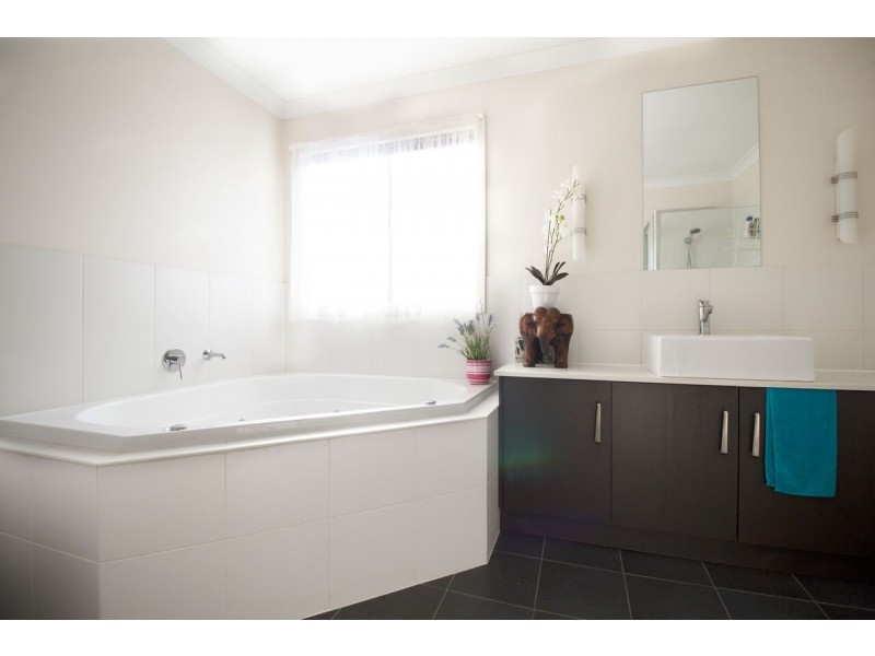 18 Dutton Avenue, Mawson Lakes SA 5095