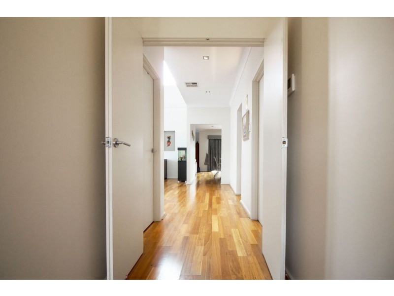 18 Dutton Avenue, Mawson Lakes SA 5095