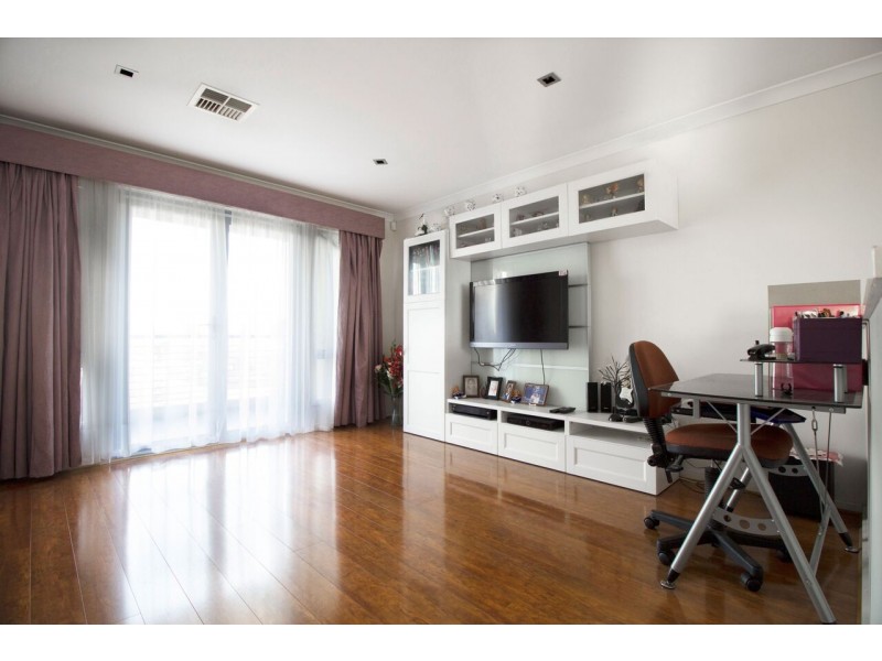 18 Dutton Avenue, Mawson Lakes SA 5095