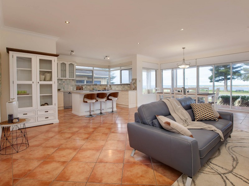 290 Safety Bay Road, Safety Bay WA 6169