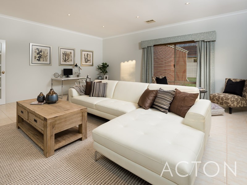 14 Darter Way, Maida Vale WA 6057