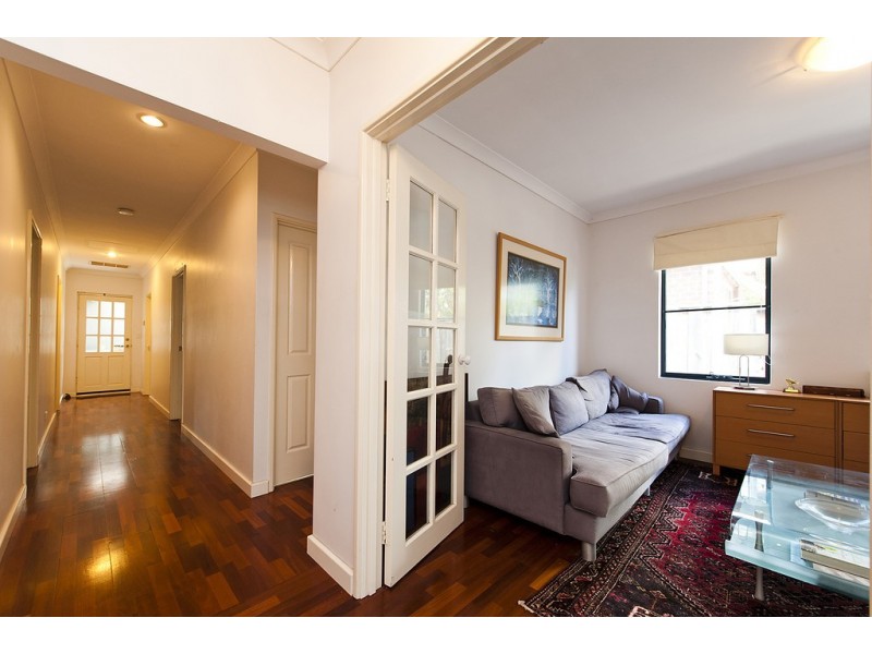 2/59 Davies Road, Claremont WA 6010