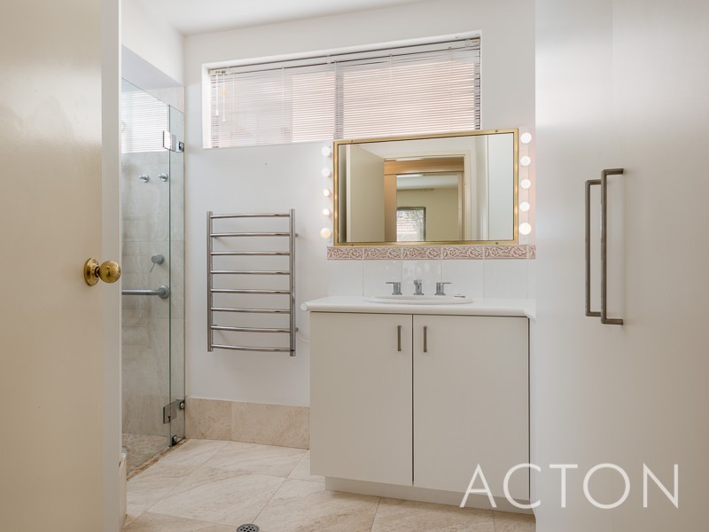 1/9 The Avenue, Crawley WA 6009