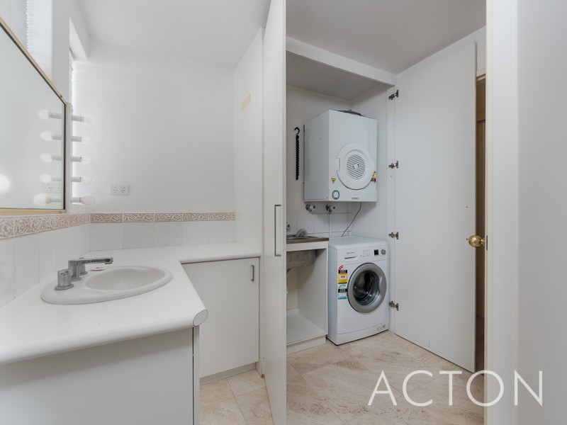 1/9 The Avenue, Crawley WA 6009