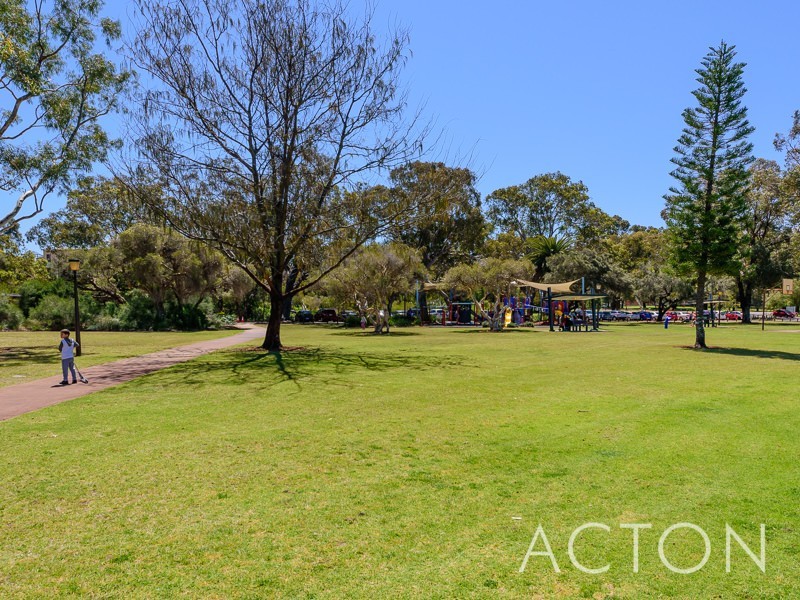 1/9 The Avenue, Crawley WA 6009