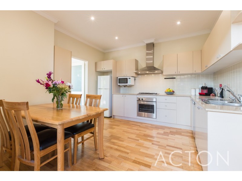 3/121 Fairway, Crawley WA 6009