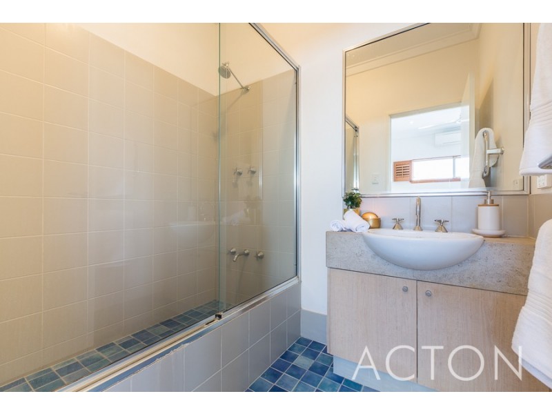 3/121 Fairway, Crawley WA 6009