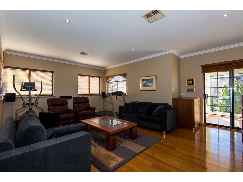 3 Lambeth Mews, Mount Claremont WA 6010