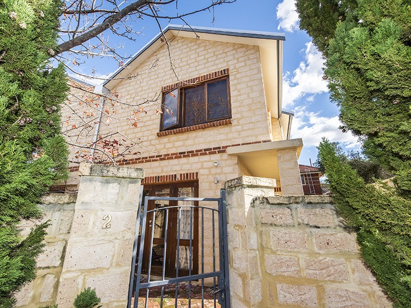 2/121 Fairway, Crawley WA 6009