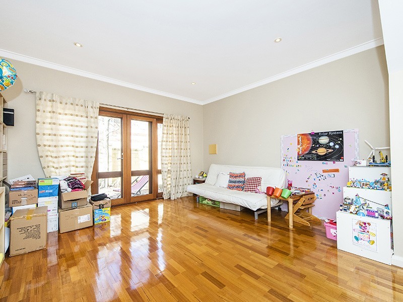 2/121 Fairway, Crawley WA 6009