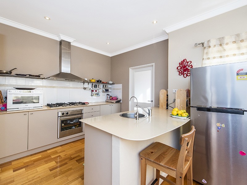 2/121 Fairway, Crawley WA 6009