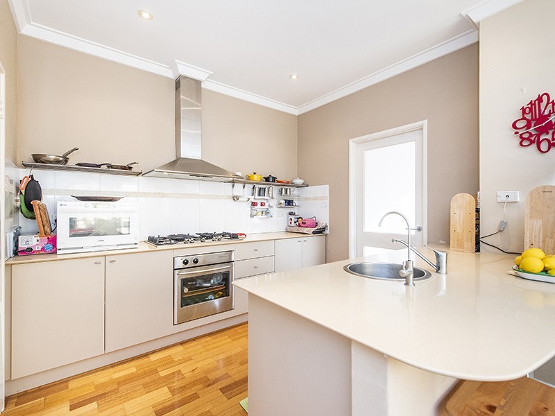 2/121 Fairway, Crawley WA 6009