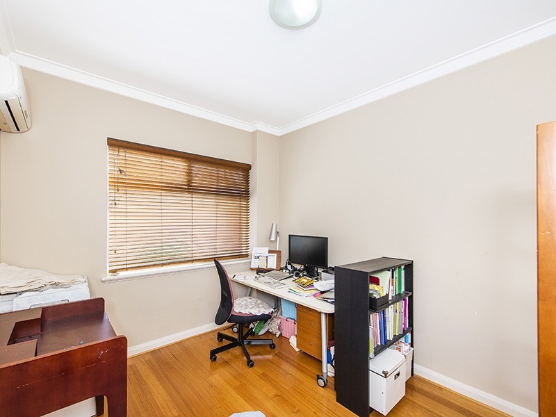 2/121 Fairway, Crawley WA 6009