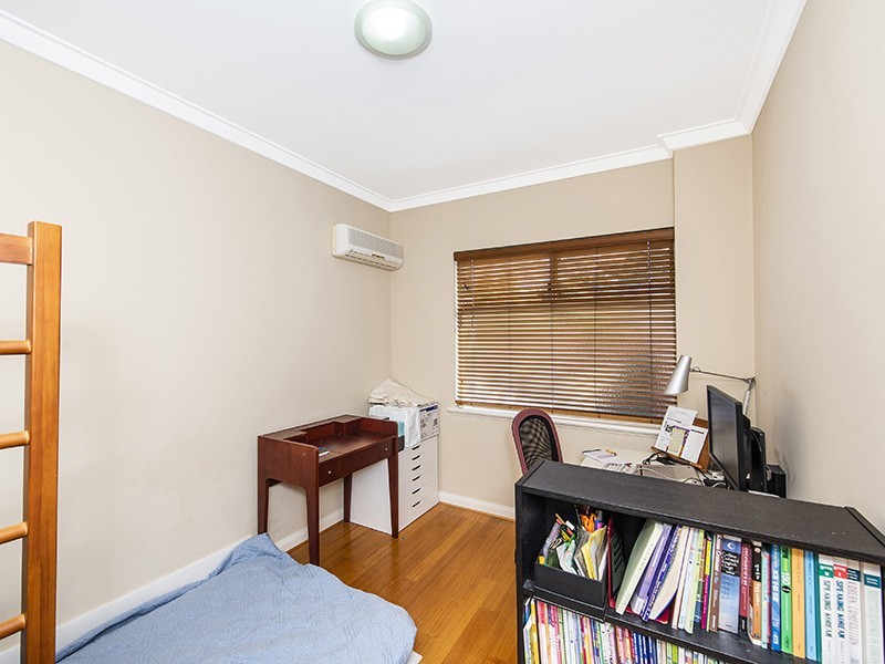 2/121 Fairway, Crawley WA 6009