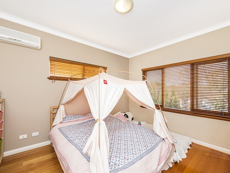 2/121 Fairway, Crawley WA 6009