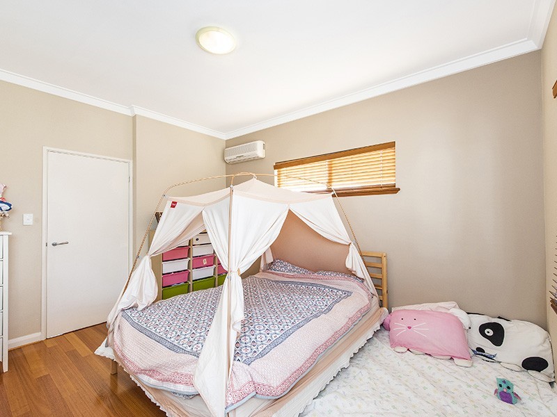 2/121 Fairway, Crawley WA 6009