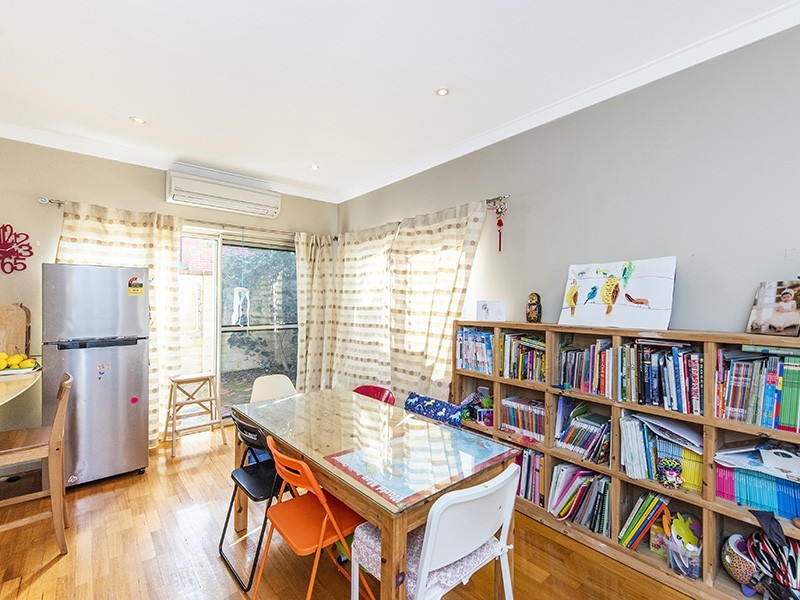 2/121 Fairway, Crawley WA 6009