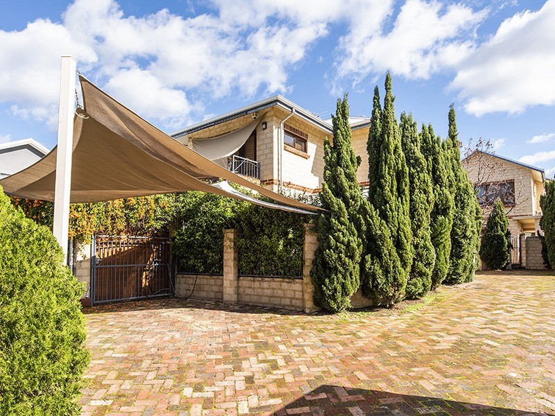 2/121 Fairway, Crawley WA 6009