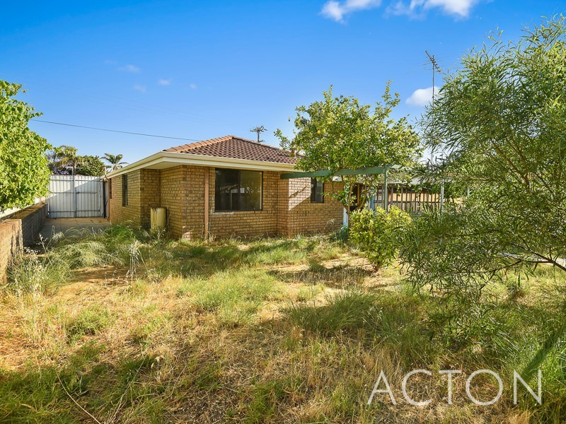 15 Coyle Road, Beldon WA 6027