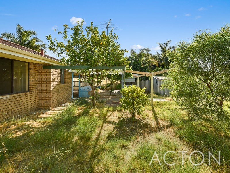 15 Coyle Road, Beldon WA 6027