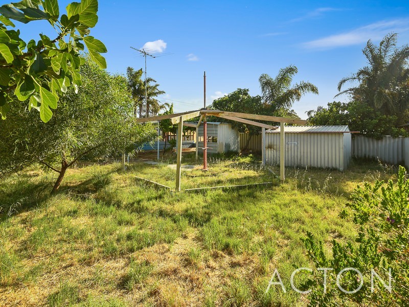 15 Coyle Road, Beldon WA 6027